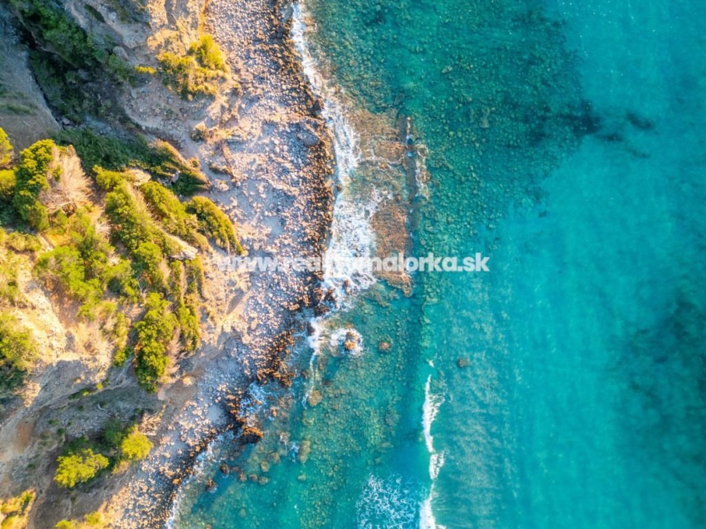 Malorka vs. Dubaj: Prečo niektorí investori vyberajú more namiesto púšte